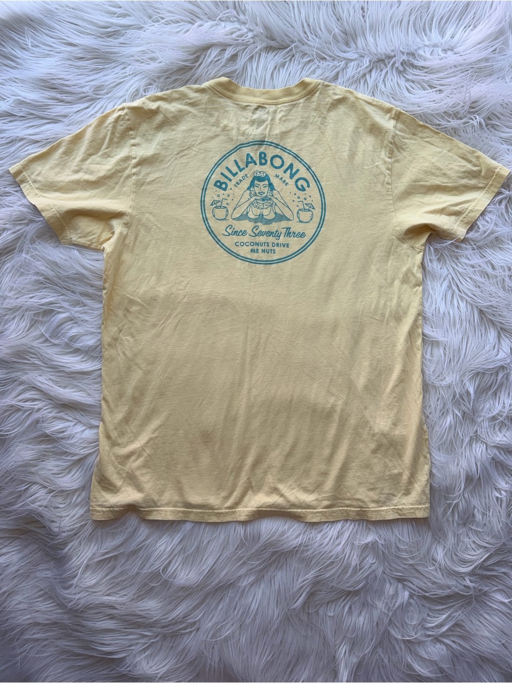Billabong Men’s XL Butter Yellow Hula Girl Logo Premium Tee